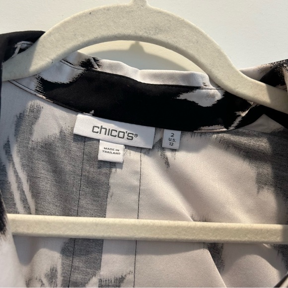 Chico’s floral printed blouse - Picture 3 of 3